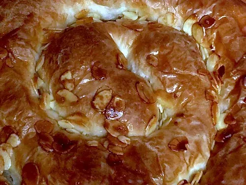 Ensaimada de crujiente de almendra