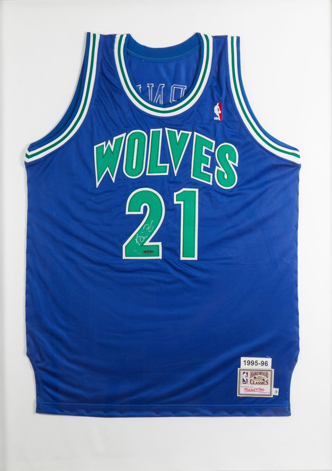 Signed Timberwolves Jersey Kevin Garnett 35/121