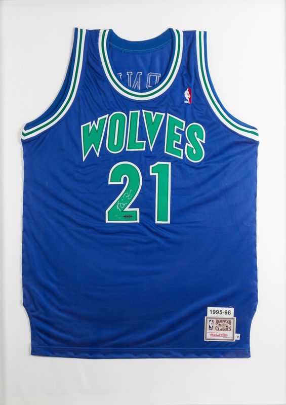 Signed Timberwolves Jersey Kevin Garnett 35/121