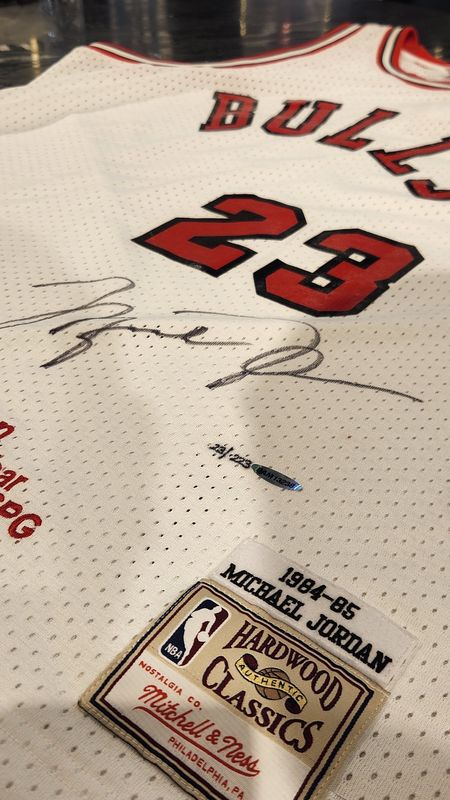 1986 Signed Rookie of the Year Michael Jordan Bulls Jersey 23/223