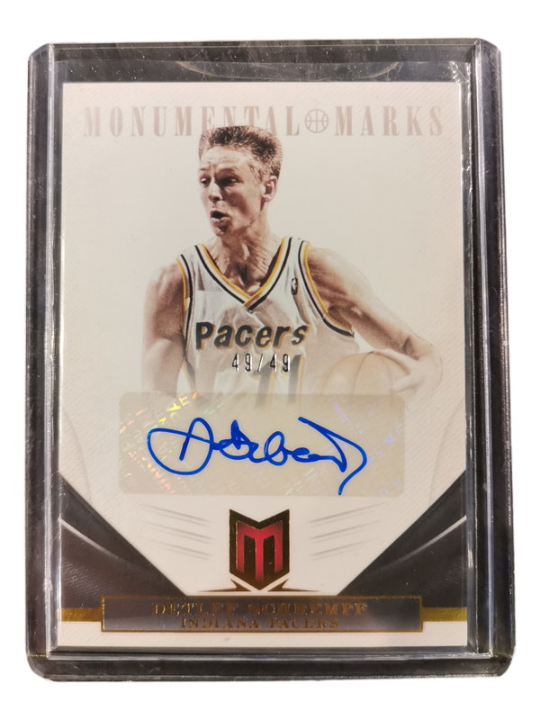 2012-13 Panini Momentum Detlef Schrempf Auto #220
