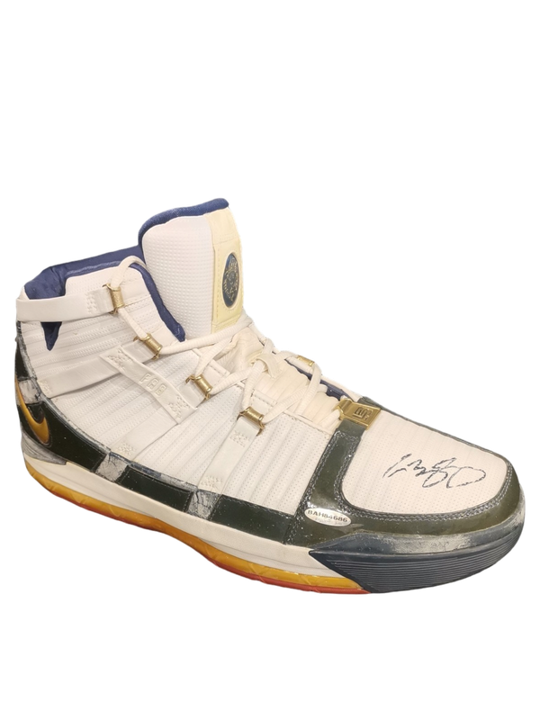 Signed Lebron James Shoes Inscribe "King"