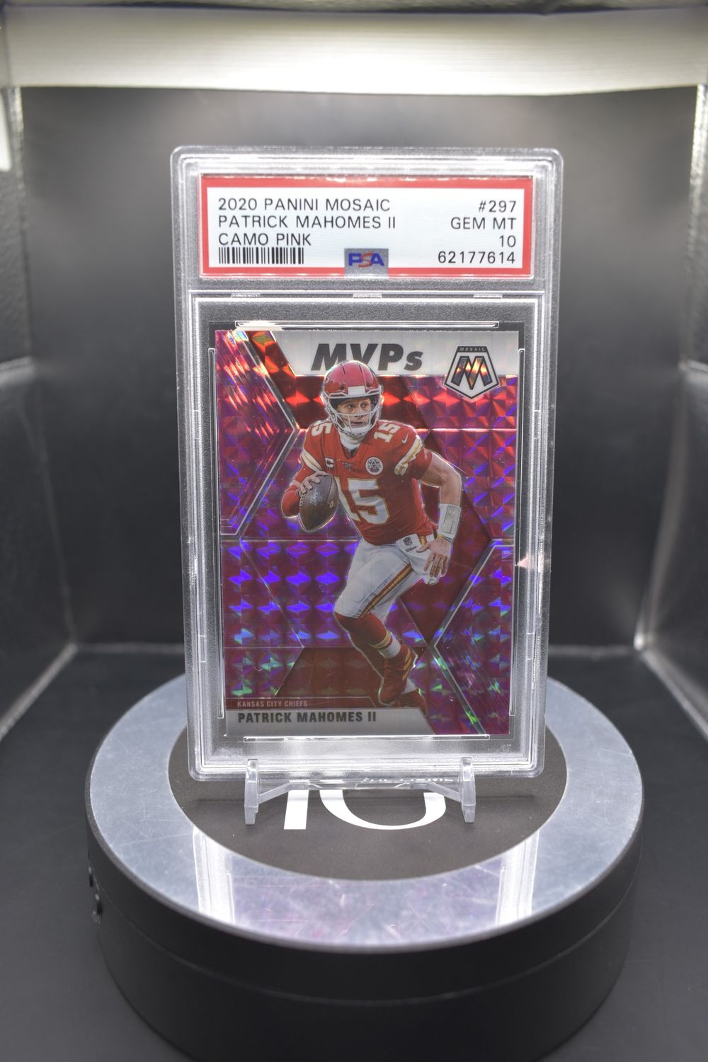 2020 Panini Mosaic Patrick Mahomes II Camo Pink #297 PSA 10