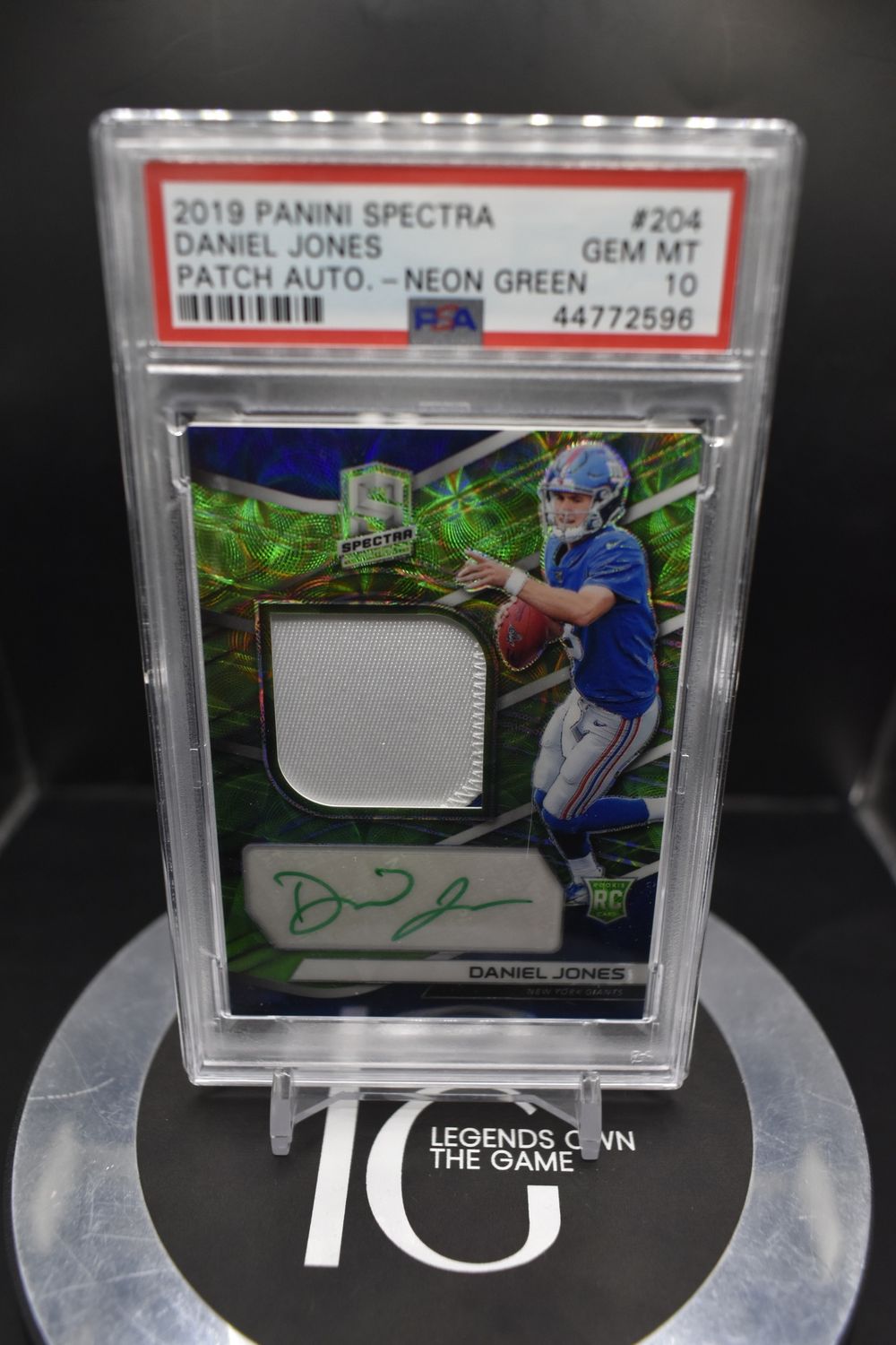 2019 Panini Spectra Daniel Jones Patch Auto.-Neon Green #204 PSA 10