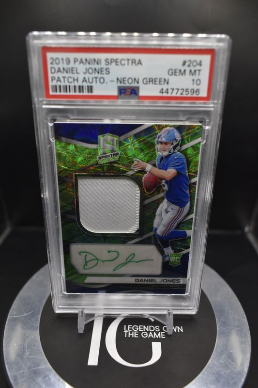 2019 Panini Spectra Daniel Jones Patch Auto.-Neon Green #204 PSA 10