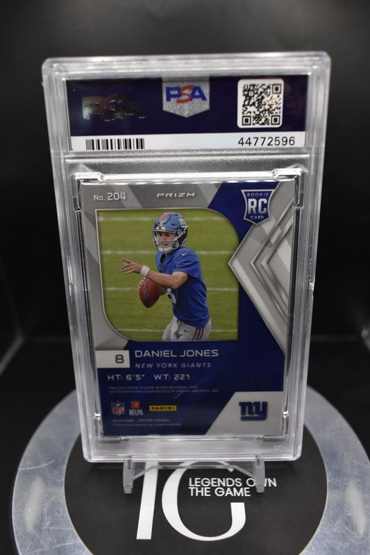 2019 Panini Spectra Daniel Jones Patch Auto.-Neon Green #204 PSA 10