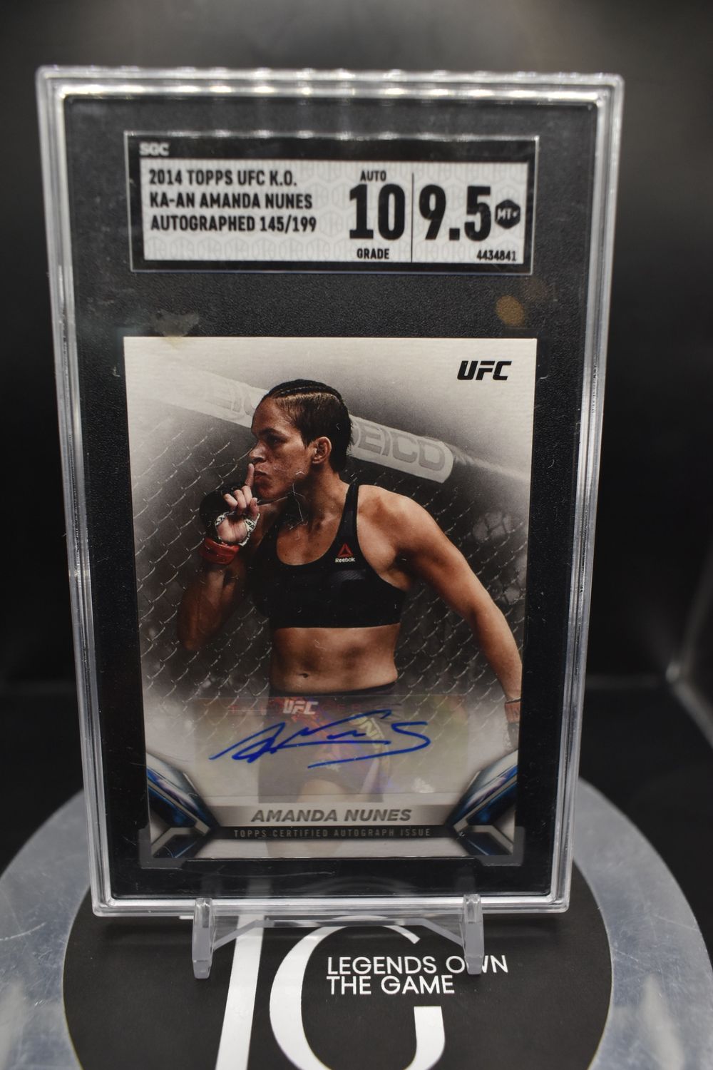 2014 Topps UFC K.O Ka-An Amanda Nunes Autographed 145/199 Auto 10 SGC 9.5
