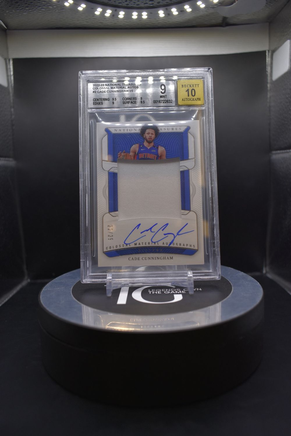 2022-23 National Treasures Colossal Materail Autos #2 Cade Cunningham/25 Auto 10 BGS 9