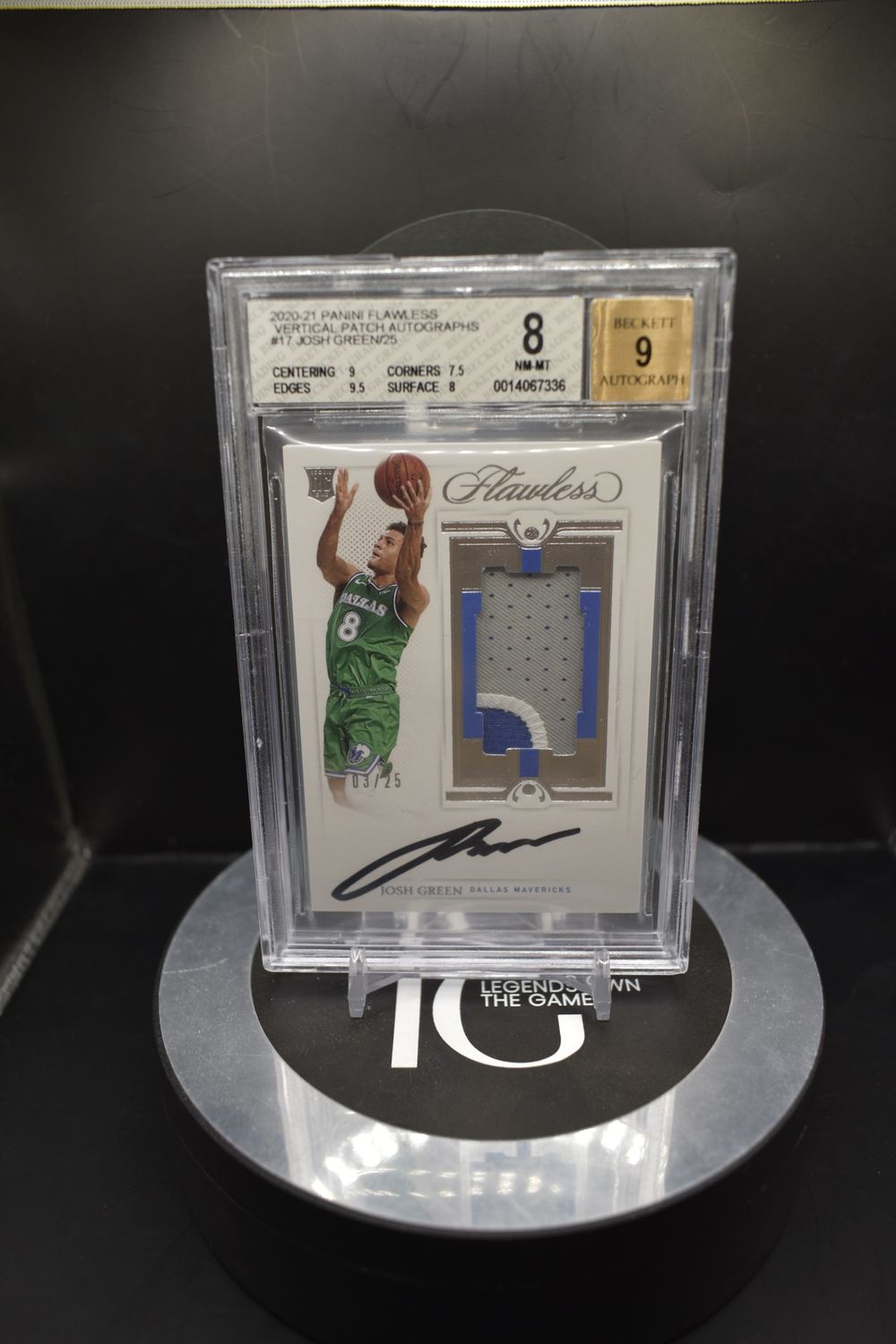 2020-21 Panini Flawless Vertical Patch Autographs #17 Josh Green/25 Auto 9 BGS 8
