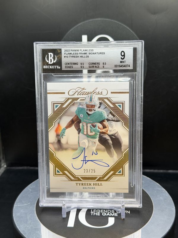 2022 Panini Flawless Frame Signatures #10 Tyreek Hill /25 BGS 9