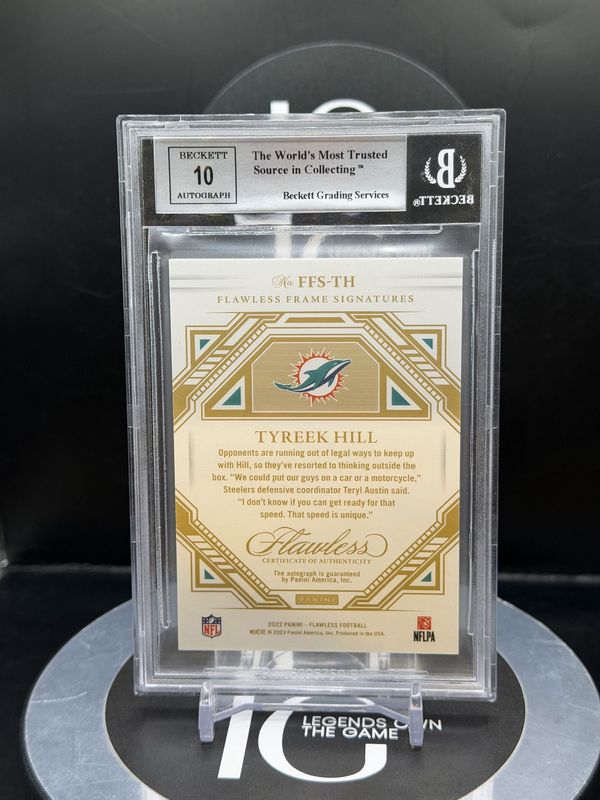 2022 Panini Flawless Frame Signatures #10 Tyreek Hill /25 BGS 9