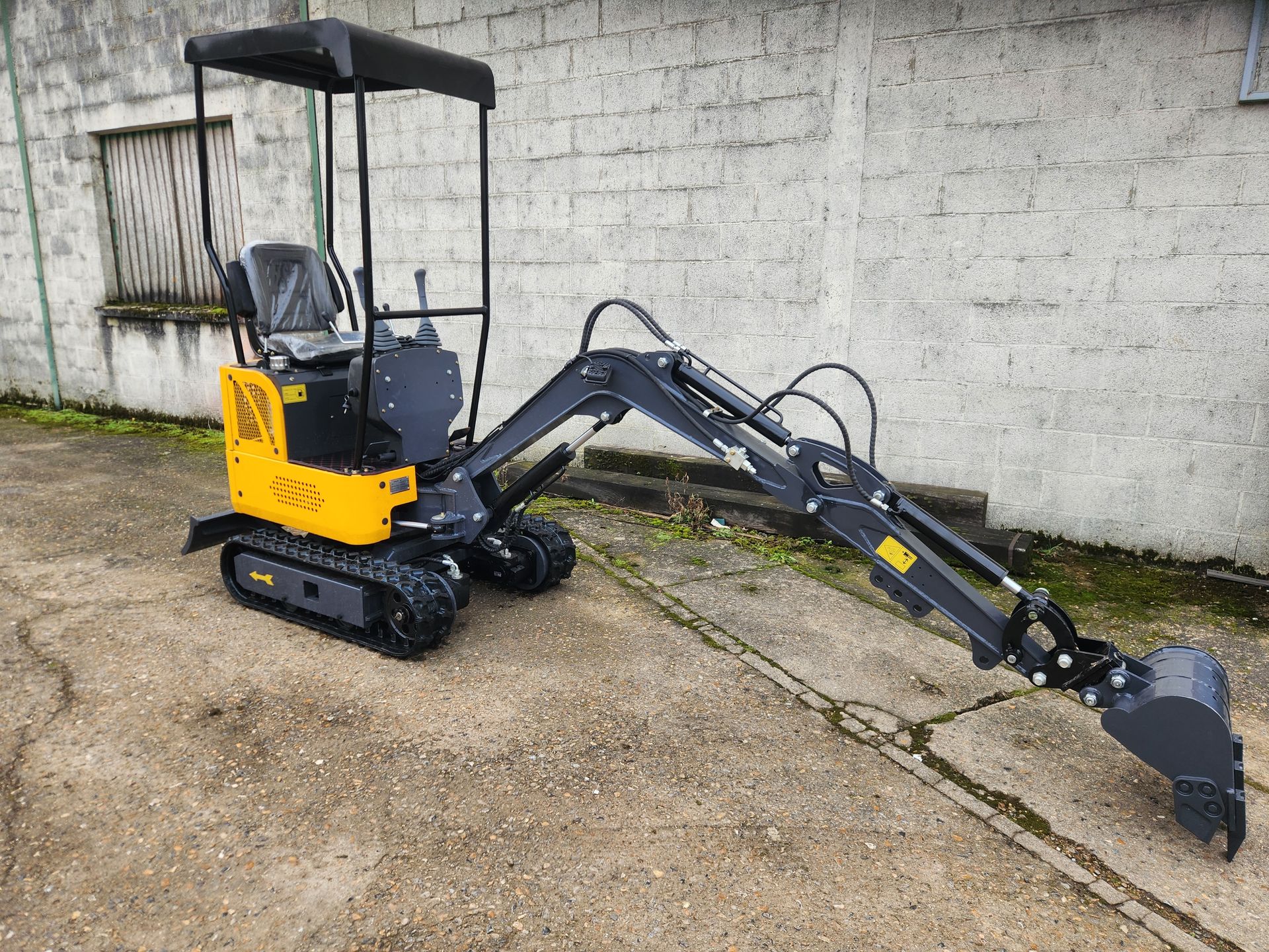 MINI PELLE NEUVE AVEC DÉPORT DE FLÈCHE