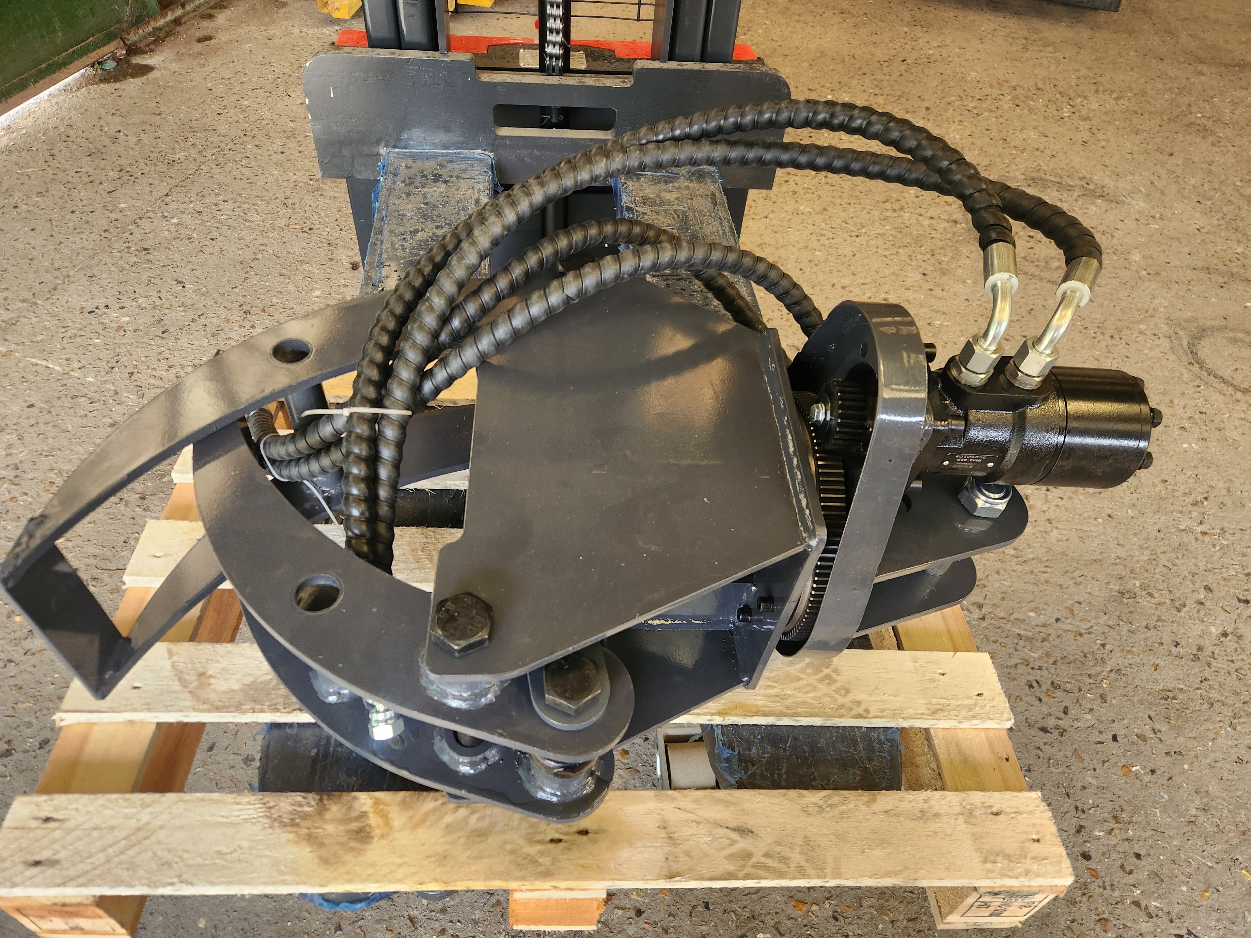 Grappin hydraulique avec rotation