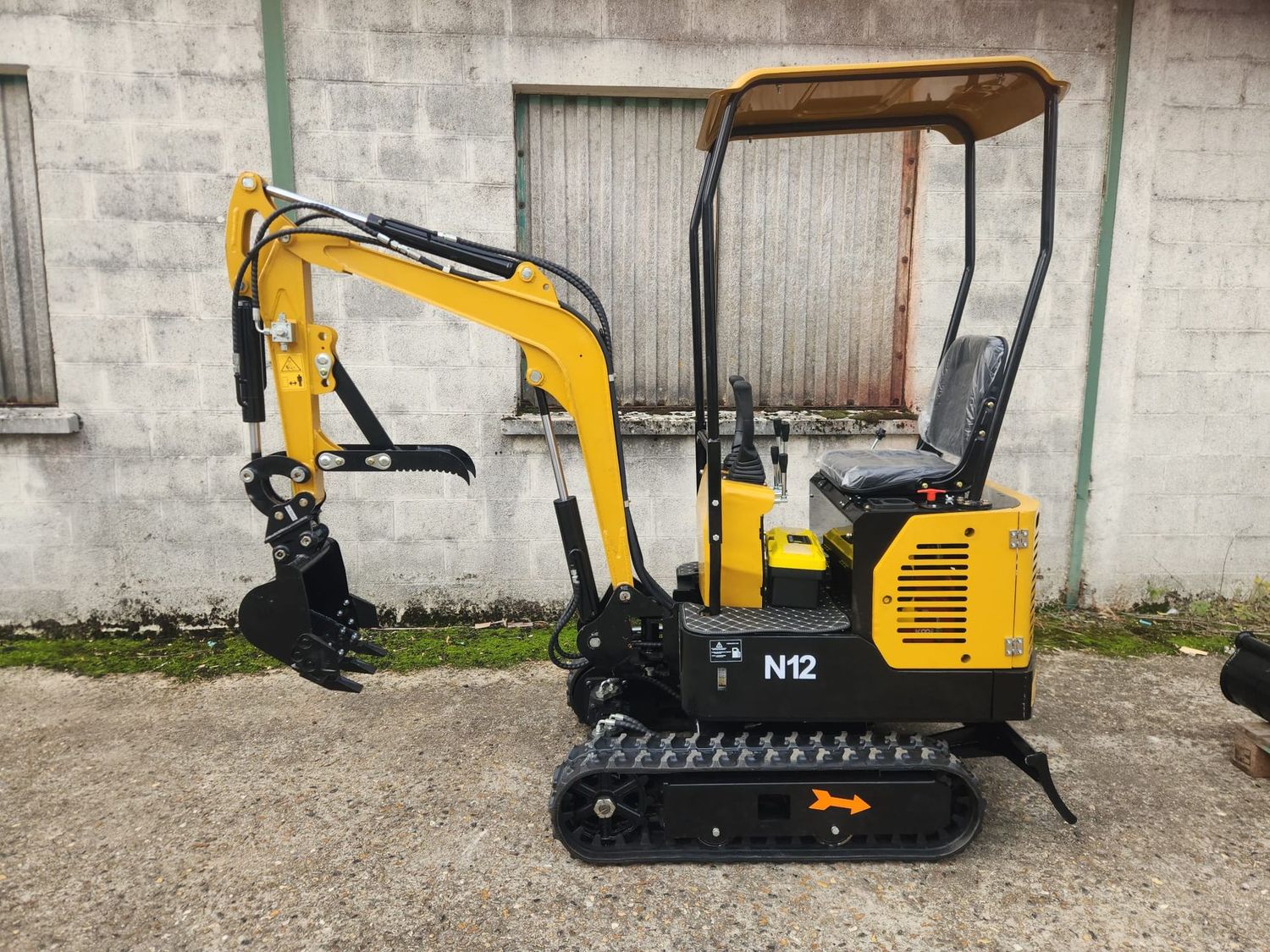 Mini pelle neuve Modèle N12 avec DÉPORT DE FLÈCHE