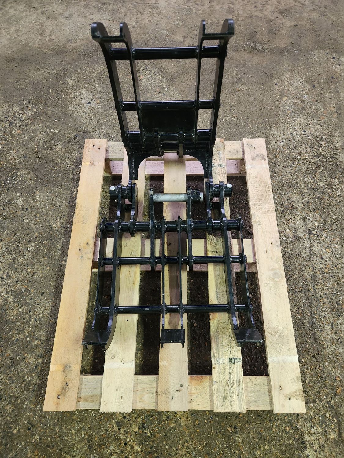 Pince à bois - pour mini pelle de 500 kg à 1300 kg (prix hors taxes) Pince à bois - pour mini pelle de 500 kg à 1300 kg (prix hors taxes)