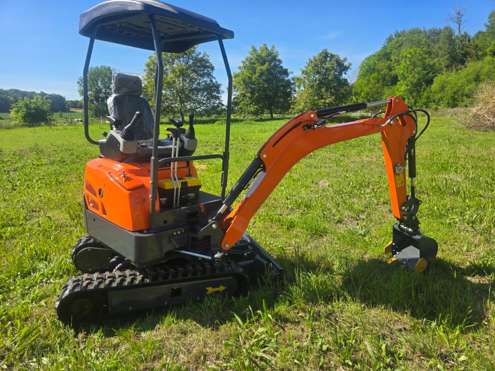 MINI PELLE NEUVE HH16 (1500kg) (prix hors taxes)