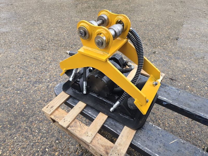 Plaque vibrante pour mini-pelle de 1 200 kg à 2 tonnes