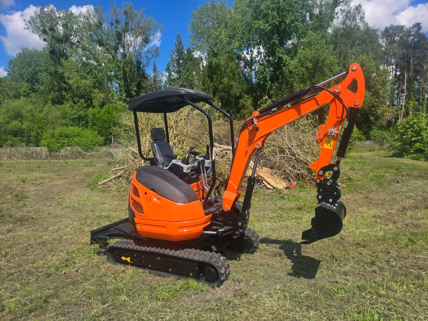 MINI PELLE NEUVE HH20 (2000kg) (prix hors taxes) MINI PELLE NEUVE HH20 (2000kg) (prix hors taxes)