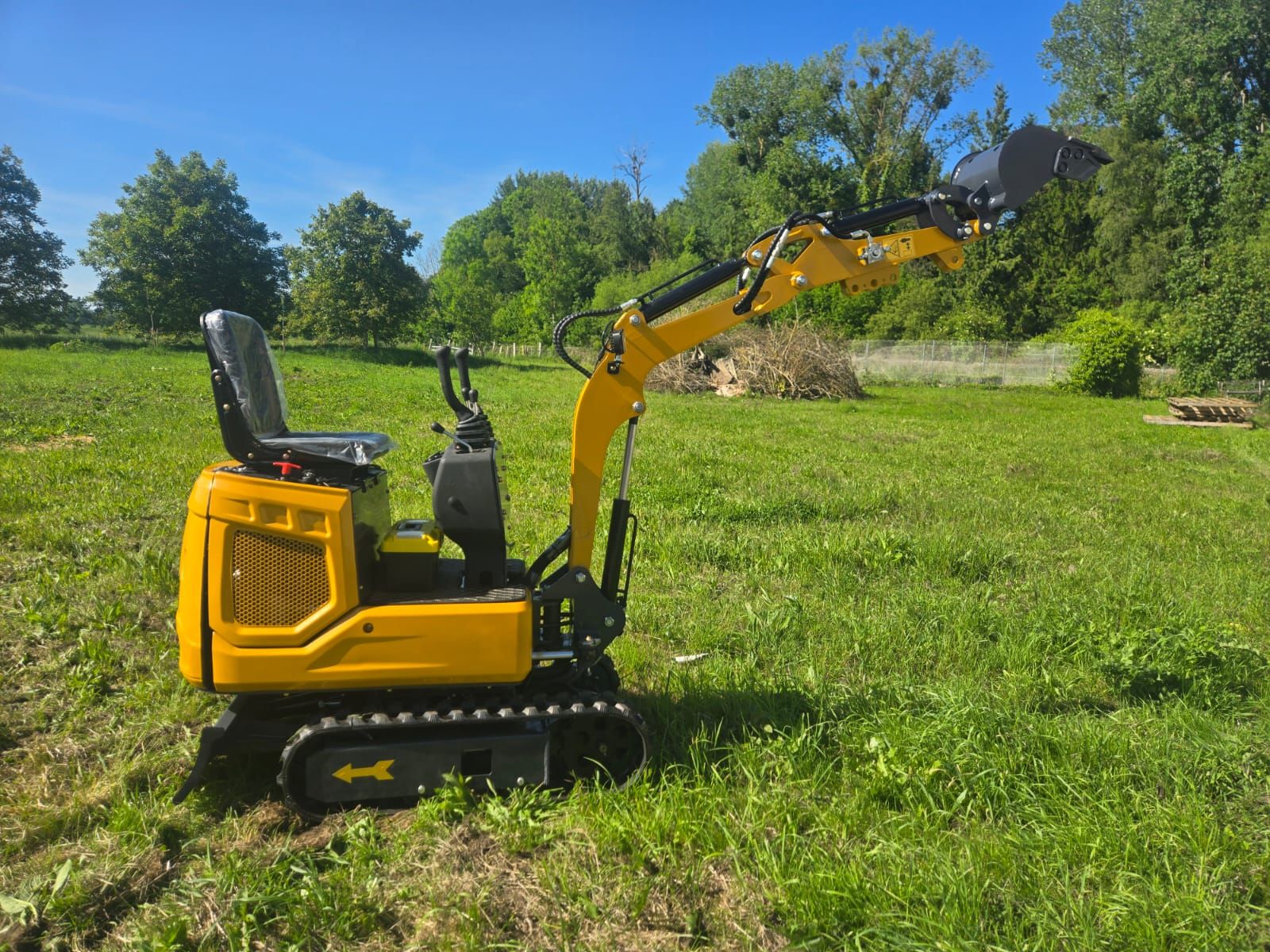 Micro pelle neuve Modèle HH08 (prix hors taxes)