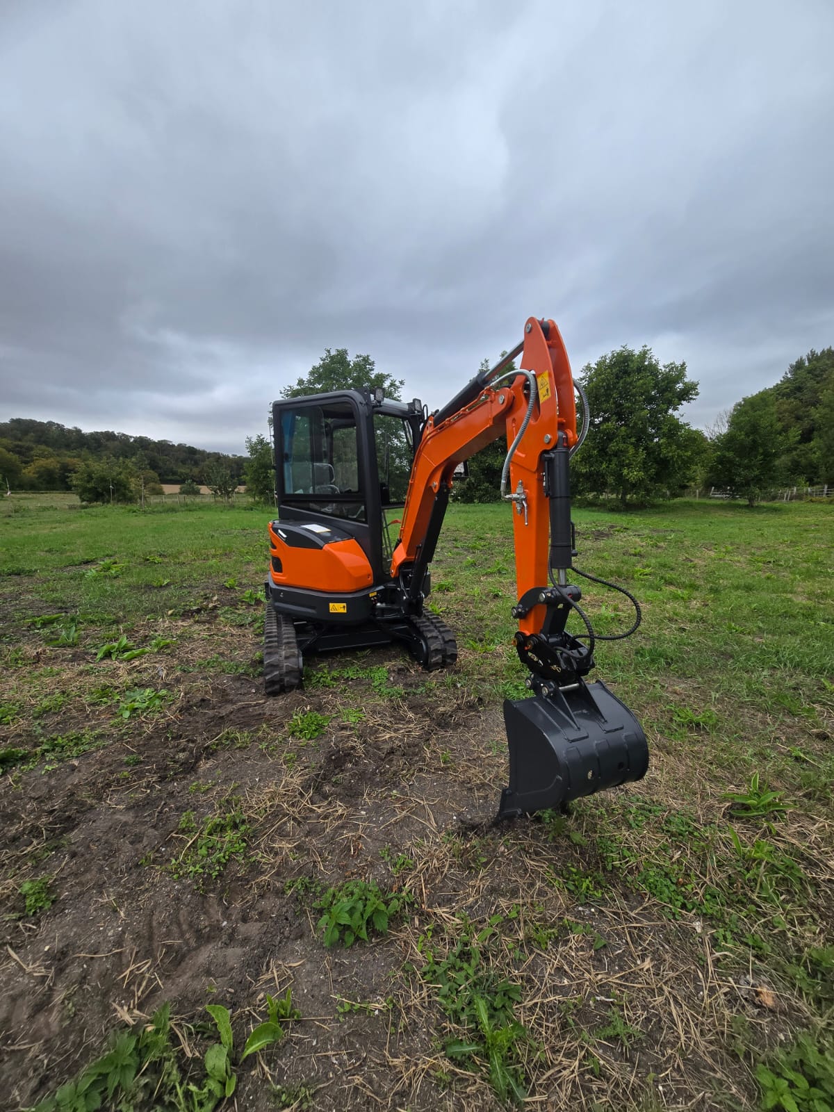 MINI PELLE NEUVE Modèle HH25 AVEC CABINE (2500kg) (prix hors taxes)