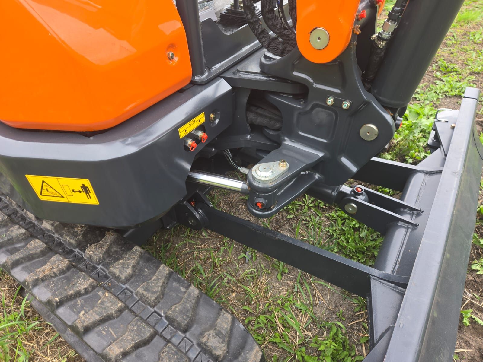 MINI PELLE NEUVE Modèle HH25 AVEC CANOPY (2500kg) (prix hors taxes)