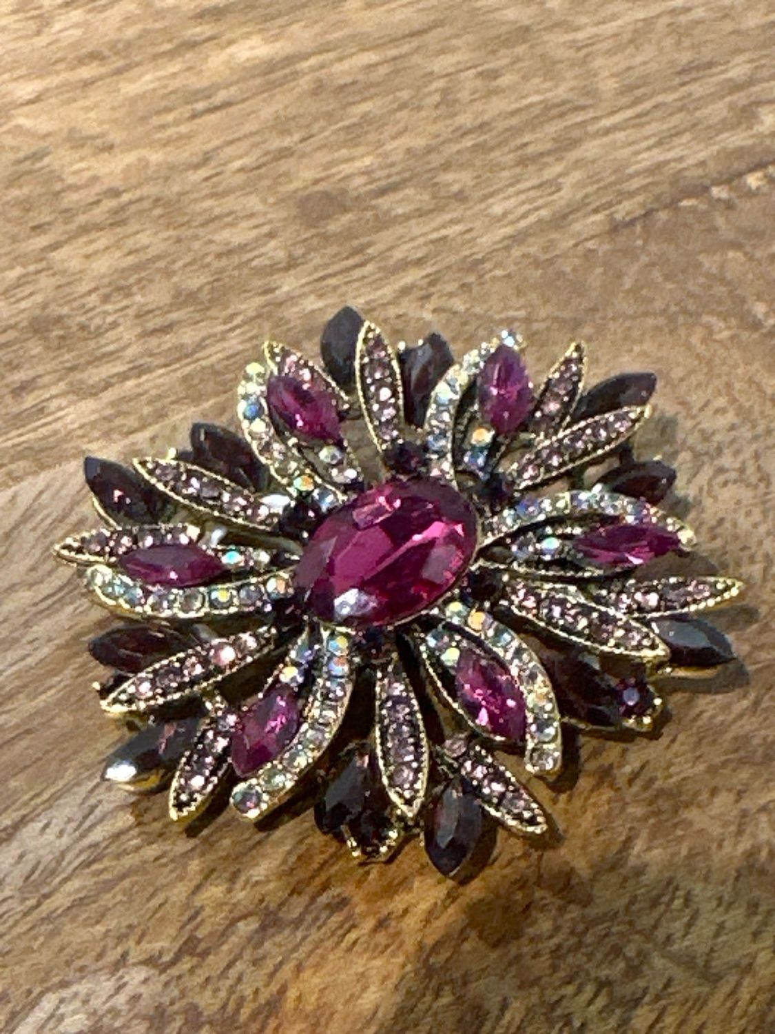 Broche purple diamond