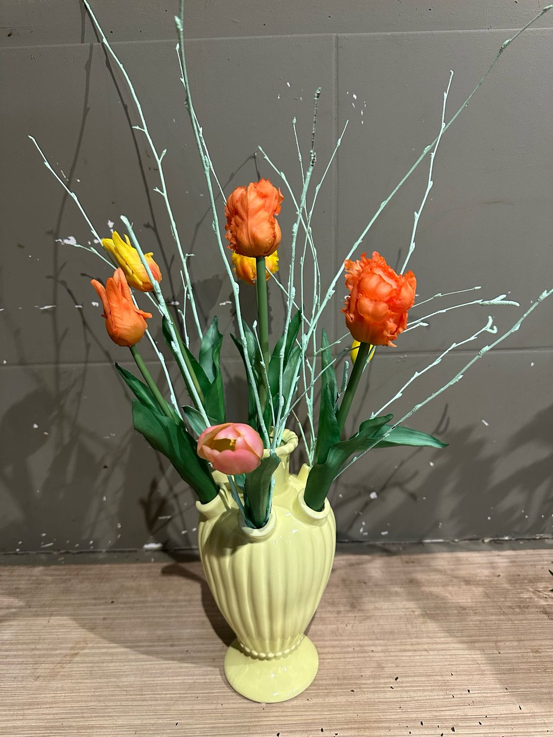 Tulpen vaas met zijden tulpen zacht geel