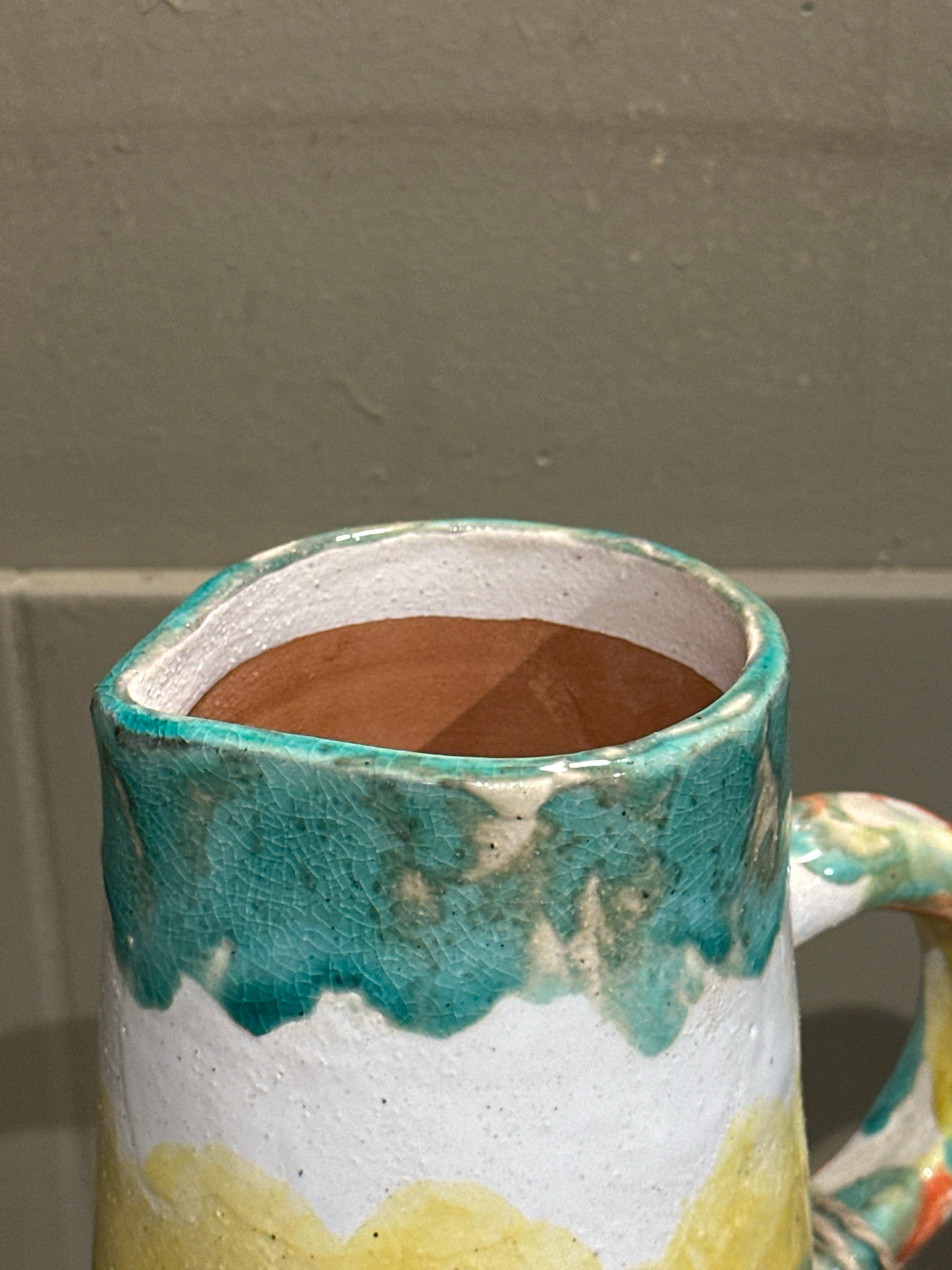 Local artist vaas kan