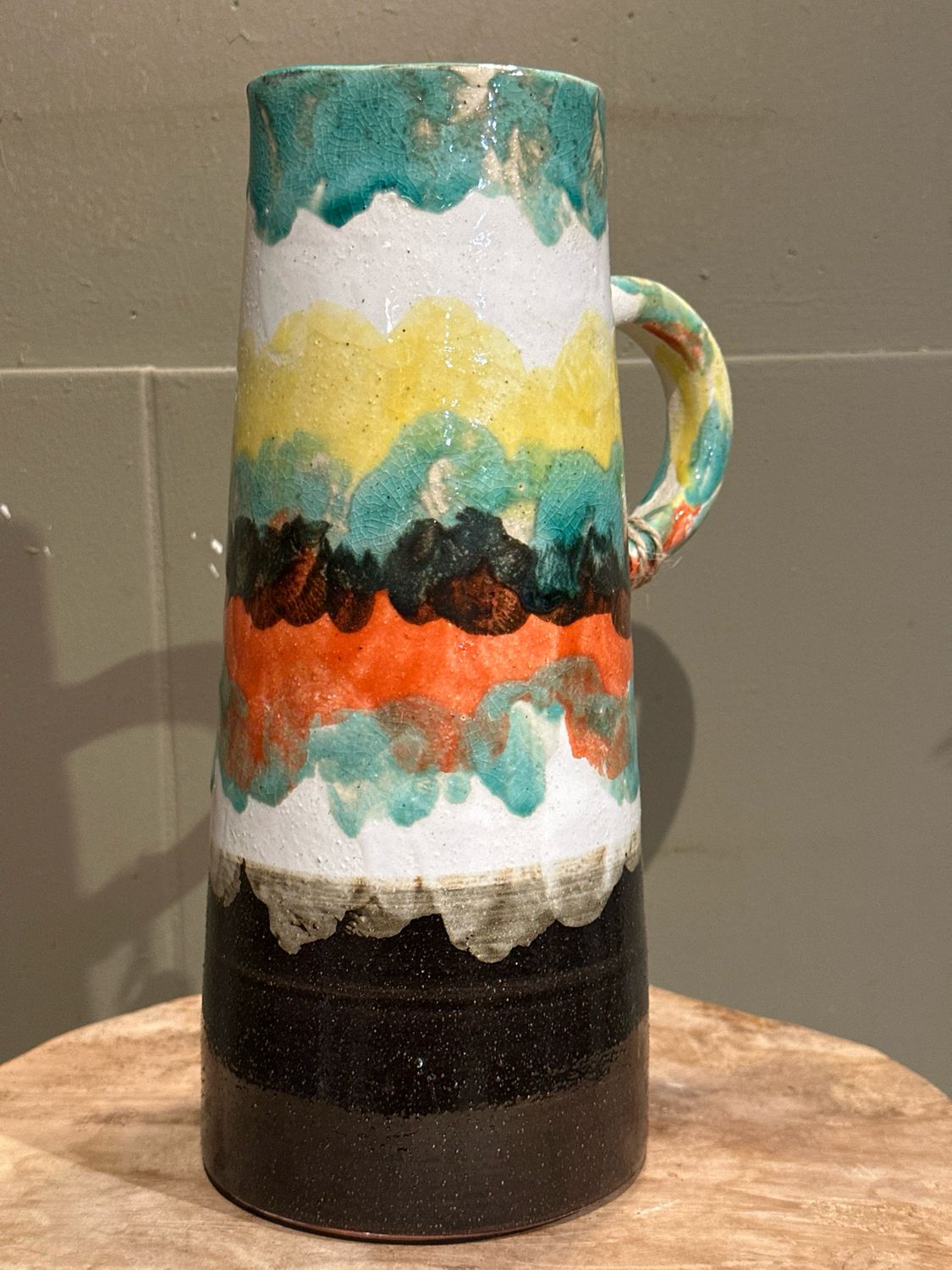 Local artist vaas kan