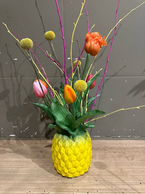 Ananas vaas geel met zijde tulpen
