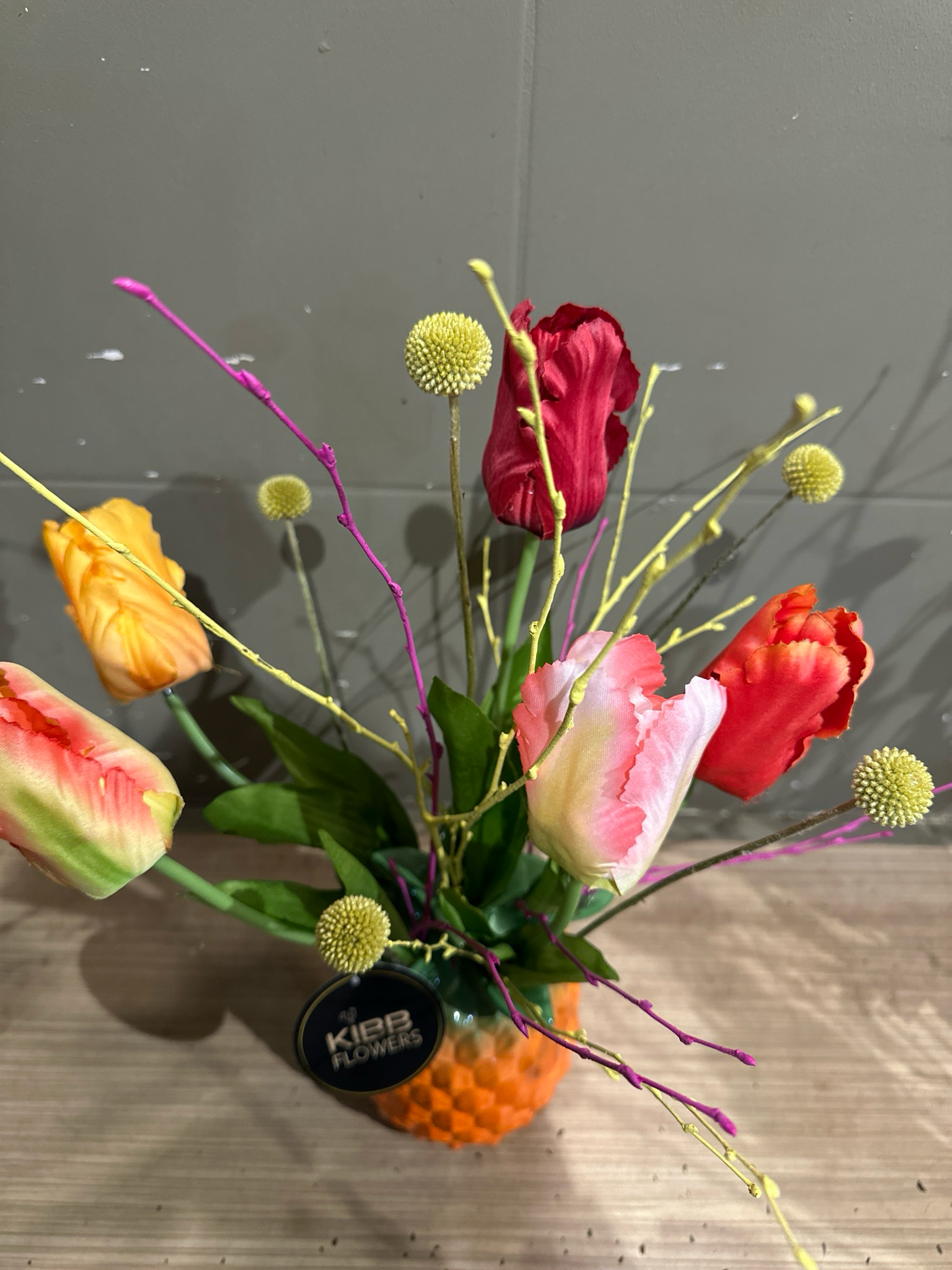 Ananas vaas oranje met zijde tulpen