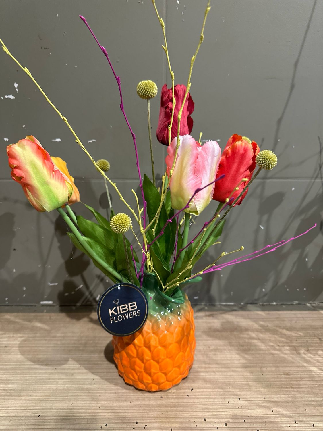 Ananas vaas oranje met zijde tulpen