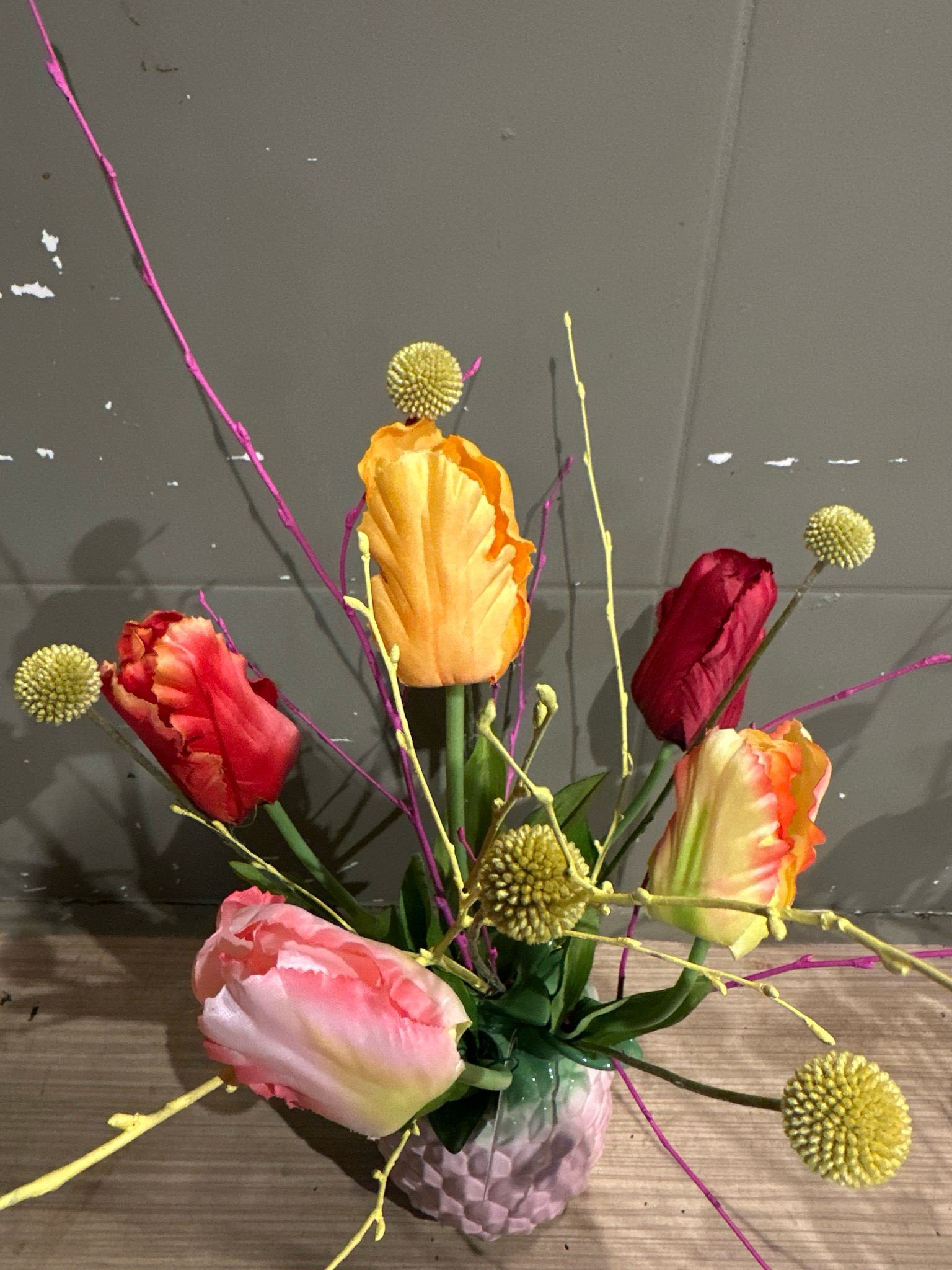 Ananas vaas roze met zijde tulpen