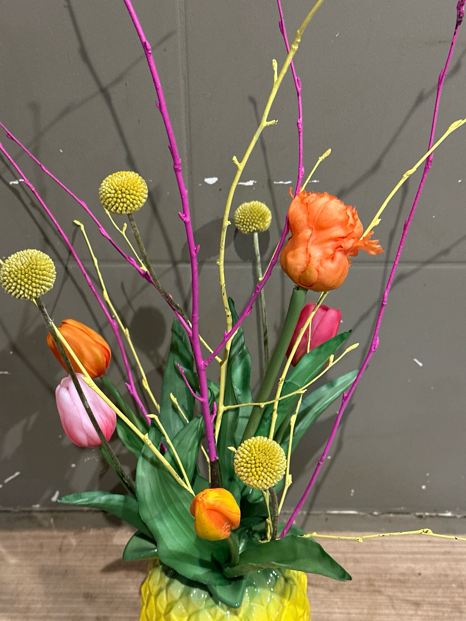 Ananas vaas geel met zijde tulpen