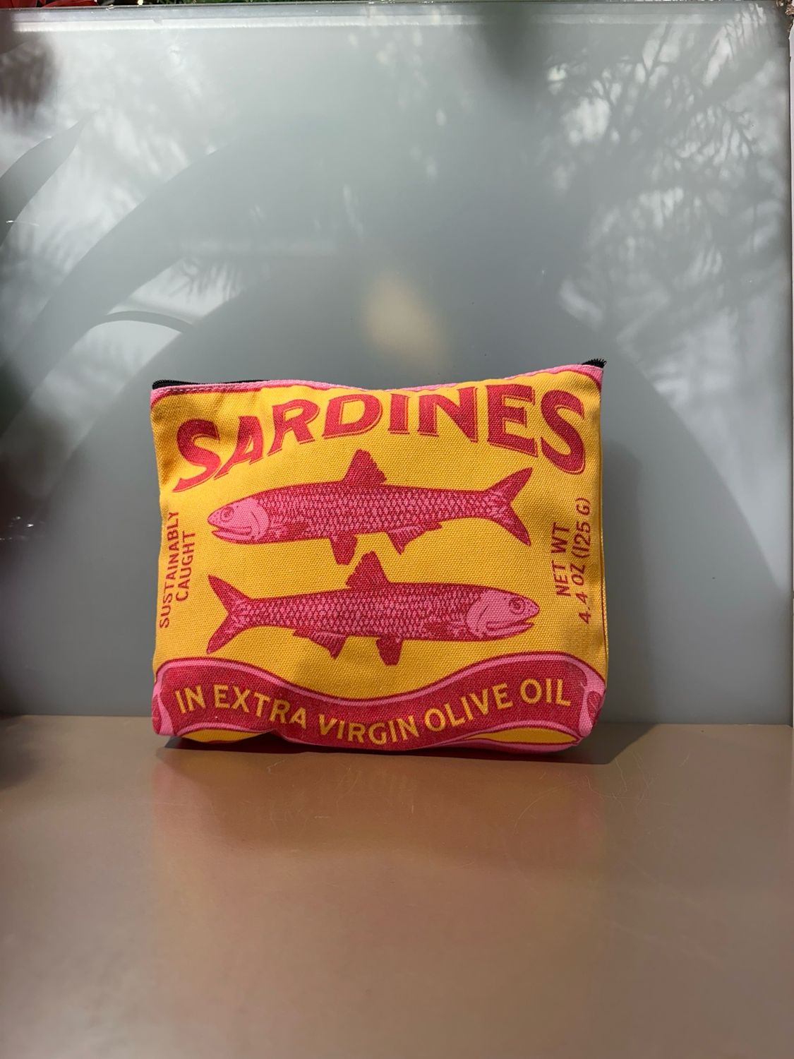 Sardines make up tasje