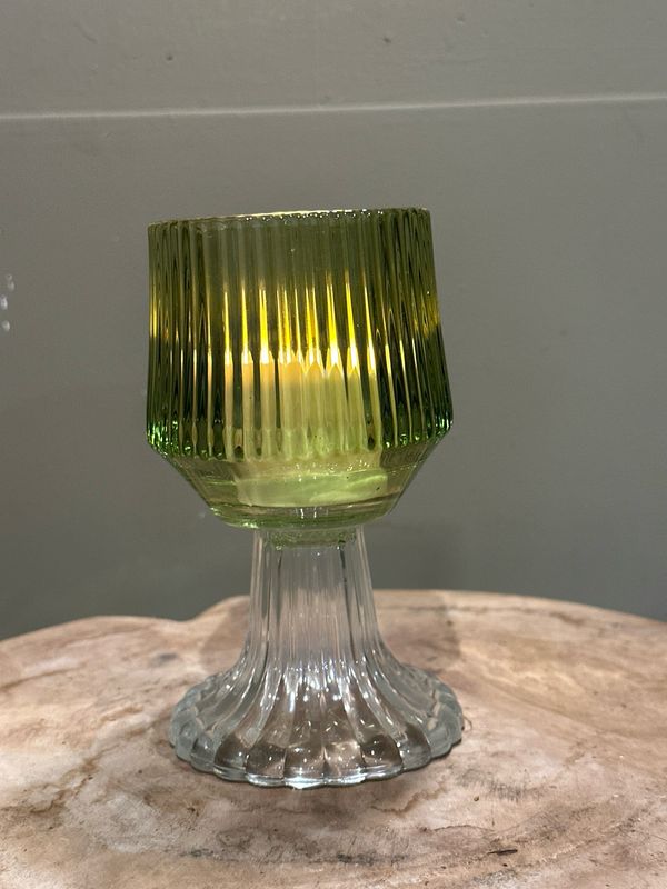 Groen windlicht, vaasje