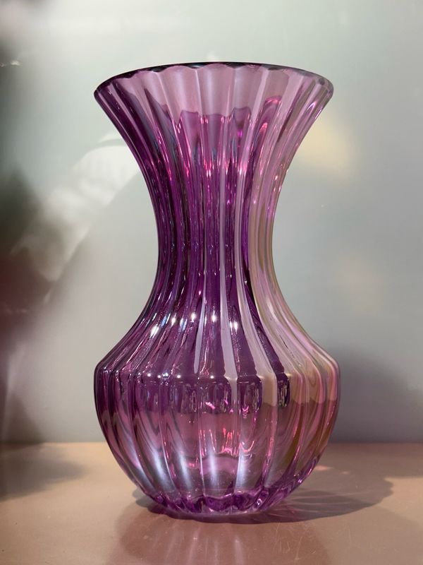 Vaas geribbeld paars glas