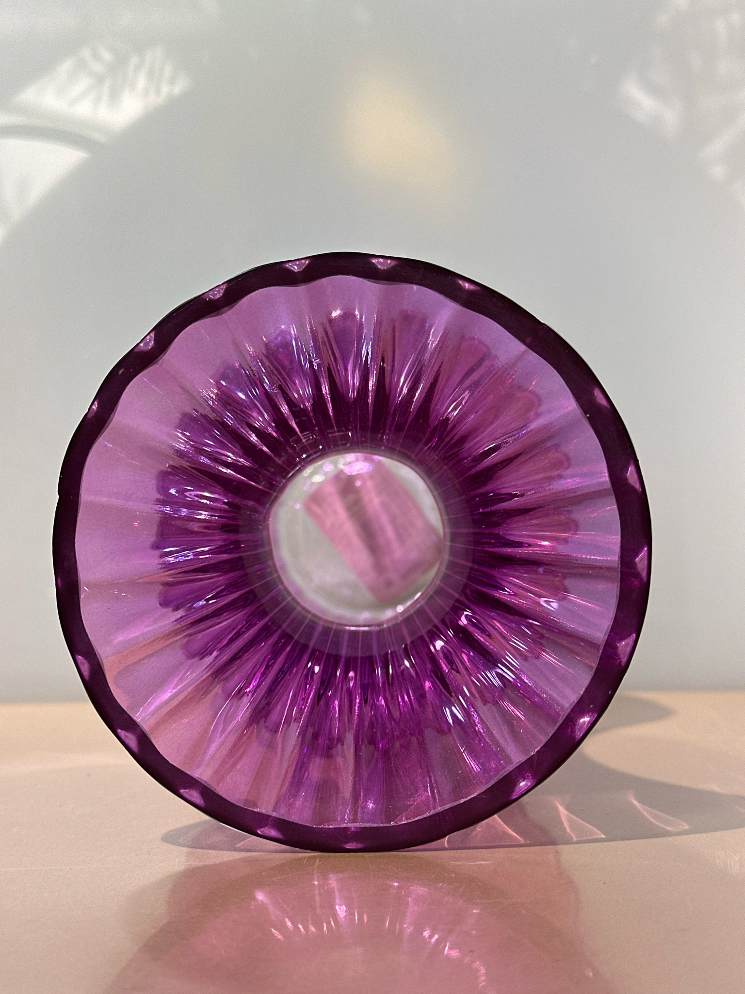 Vaas geribbeld paars glas