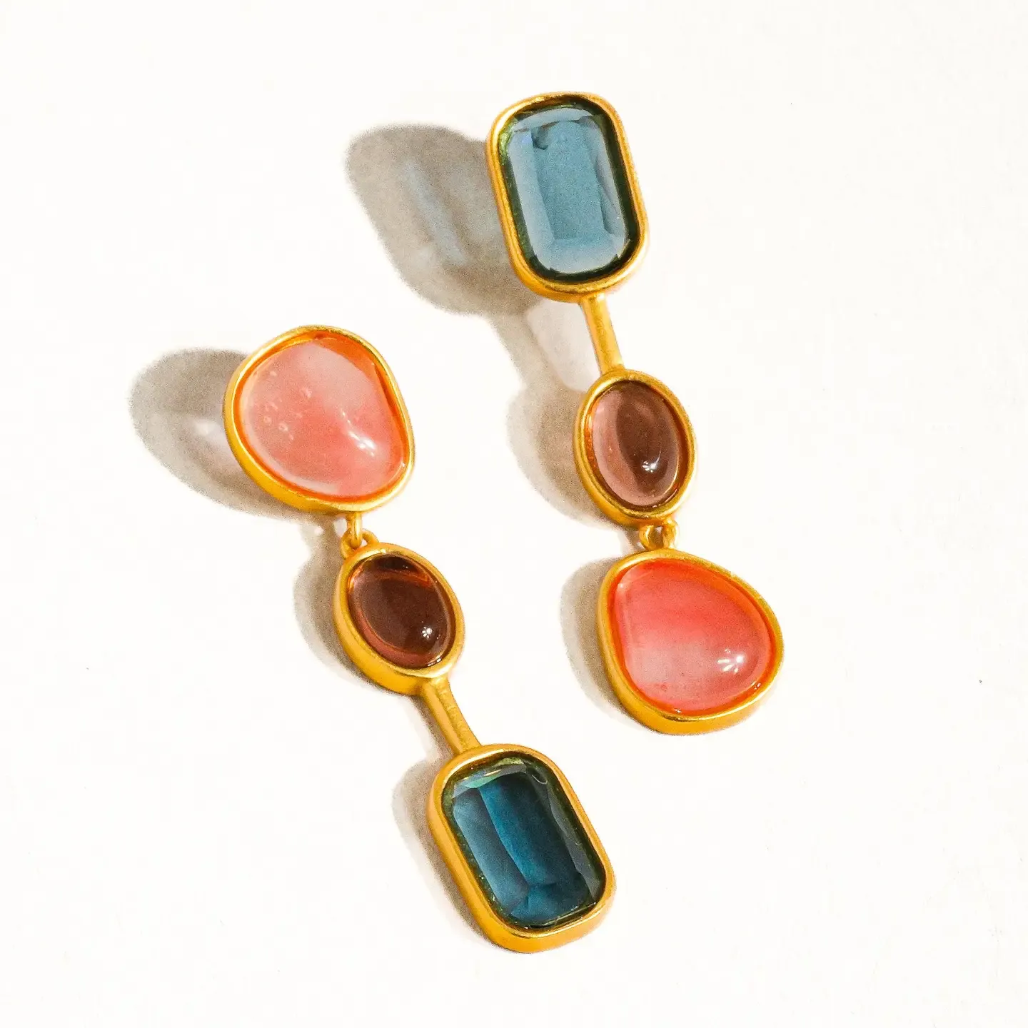 Delia Mismatch Drop Earring (18K Gold)