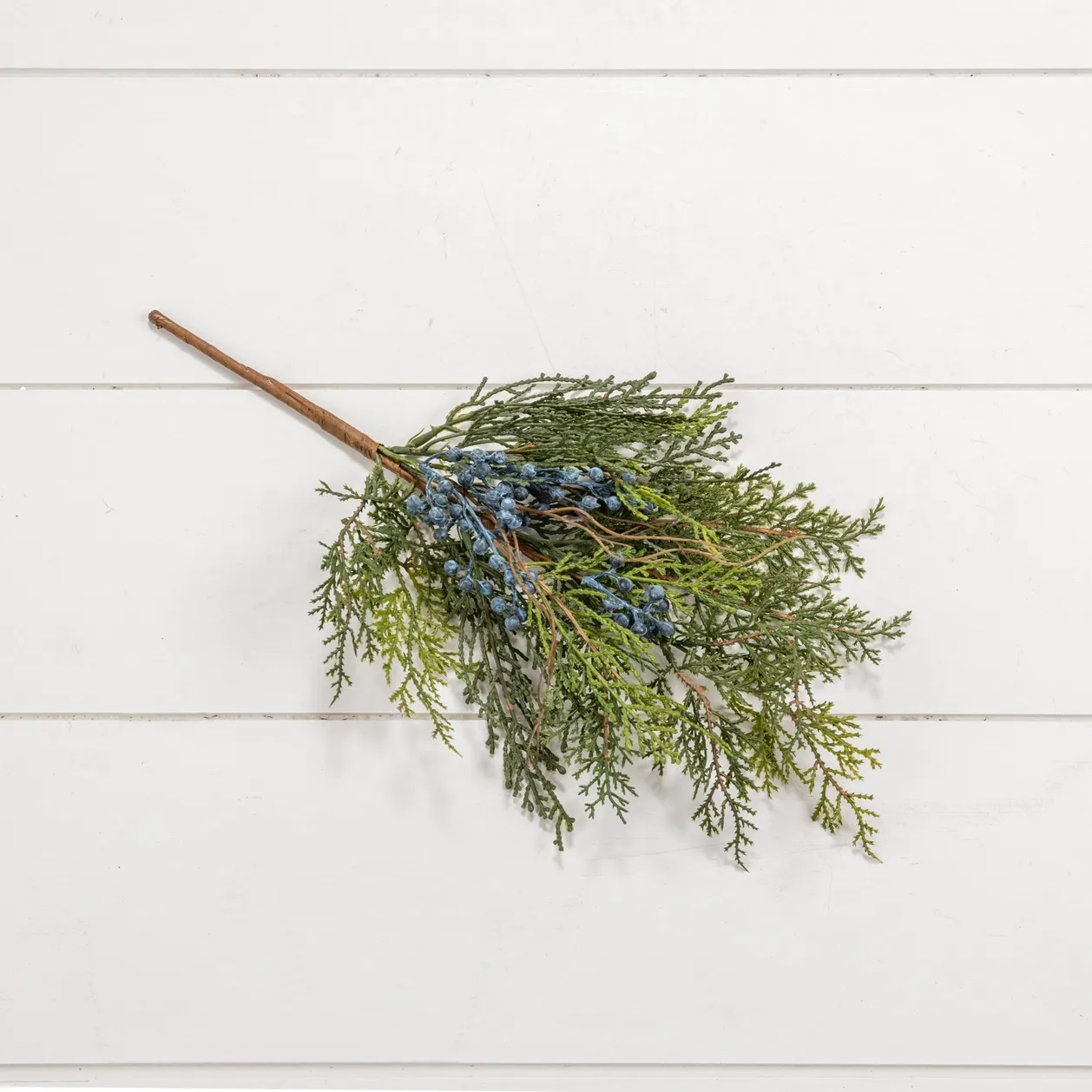 18&quot; Cedar &amp; Berries Pick