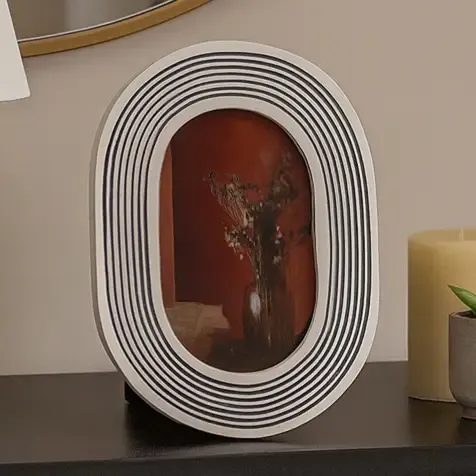 White &amp; Black Resin Etched Lines Oval Frame  (4x6)