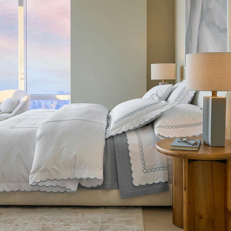 Matouk Classic Chain Scallop Bed Style