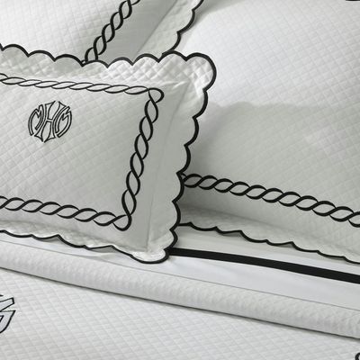 Matouk Classic Chain Scallop Matelassé Bed Style