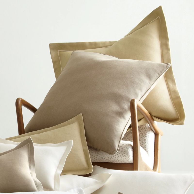 Peacock Alley Rio Linen Bed Style