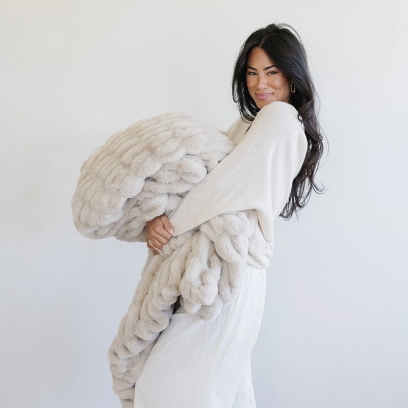 Saranoni Faux Fur Throw Blanket