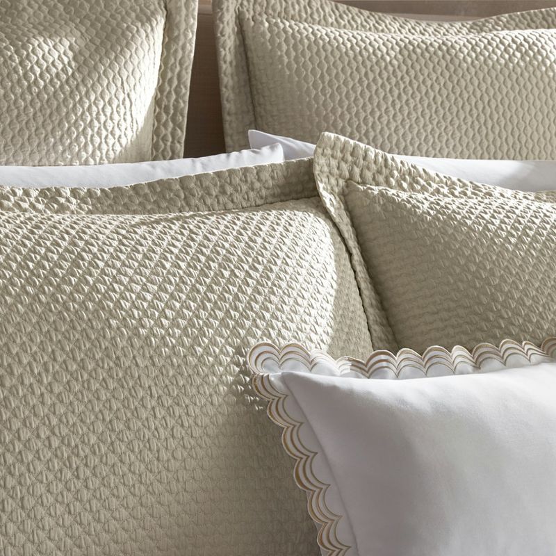 Matouk Perla Coverlet Bed Style