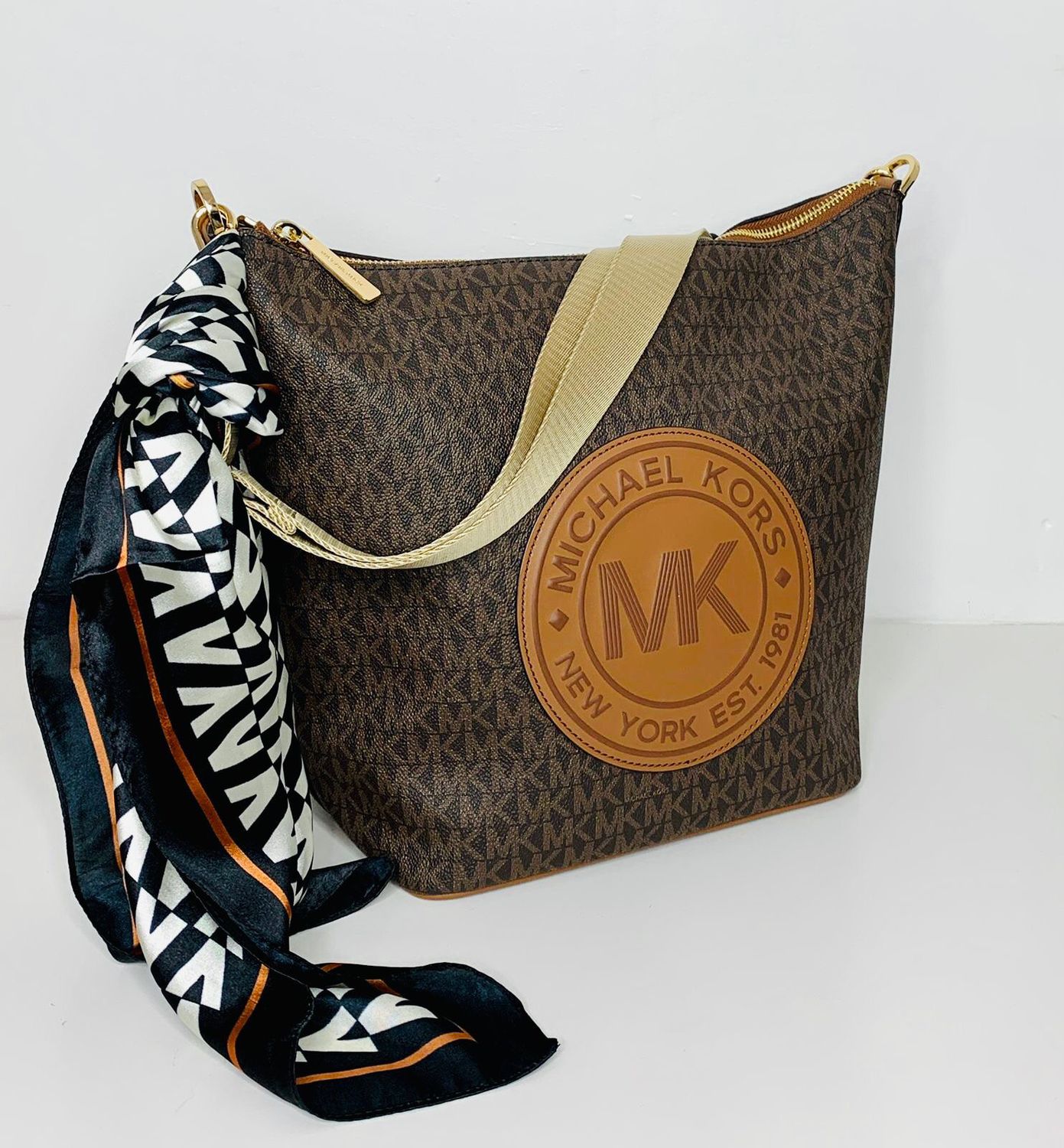 Michael Kors - Fulton Sport Large Zip Bucket Brown