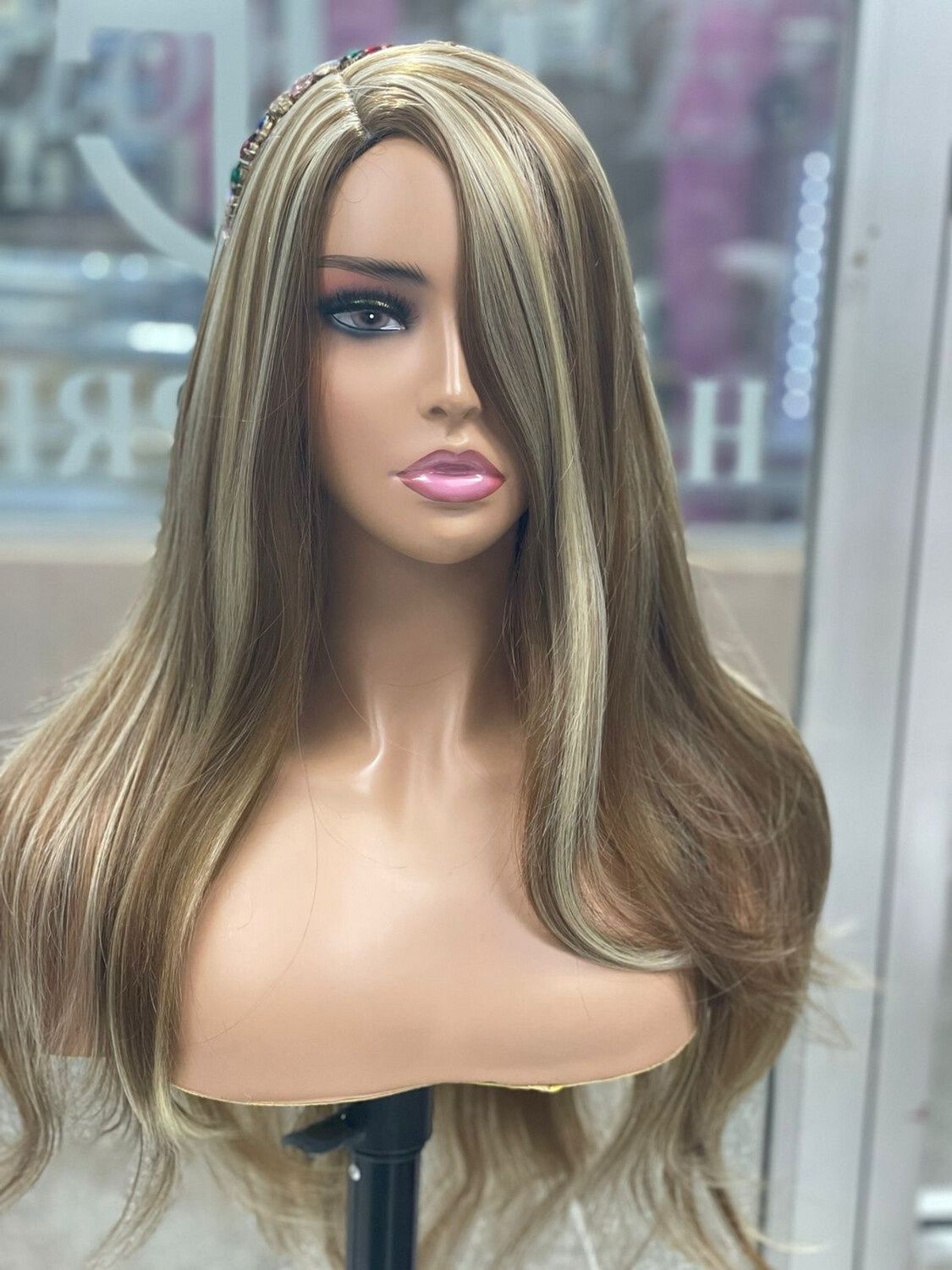 Ivana - W084 - Straight Synthetic Wig - P12/613 (L)