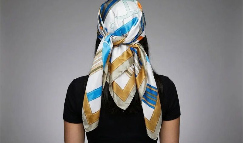 Scarf - 90x90cm - SH37