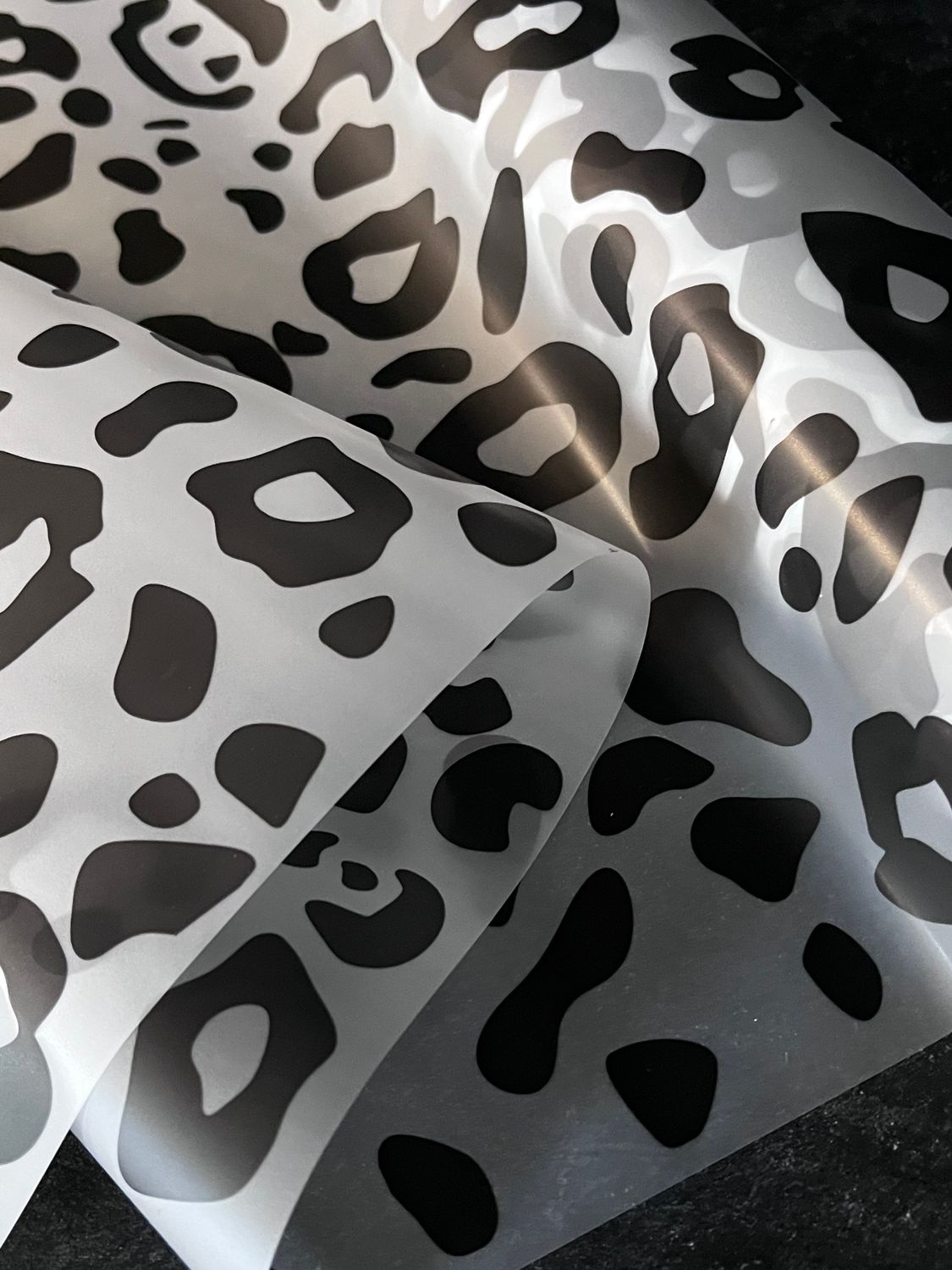 Matte foil with LAMPART pattern Transparent Black